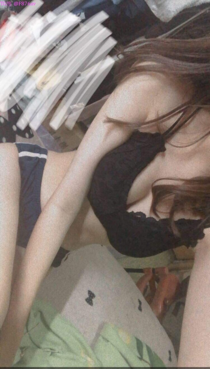 Cùng em đồng nghiệp đụ nhau trên công ty cho tiết kiệm