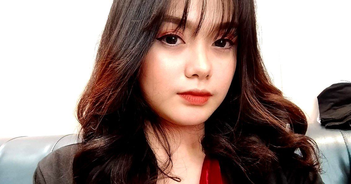 Dùng cậu bé mát xa bướm cho cô học trò đit bự